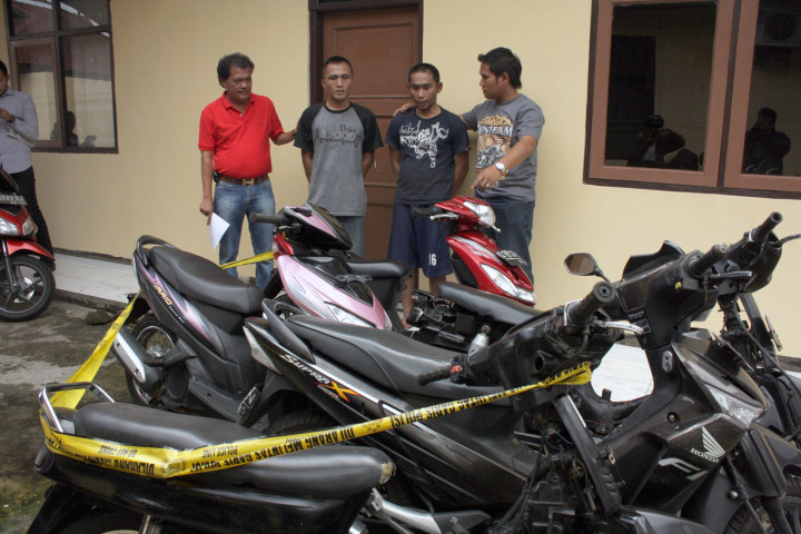 Dua Pencuri Motor Diamuk Warga