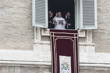 Paus Fransiskus Pimpin Doa untuk Korban Gempa Nepal