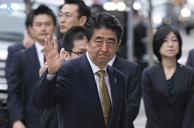 PM Abe Puji Pahlawan Holocaust Asal Jepang
