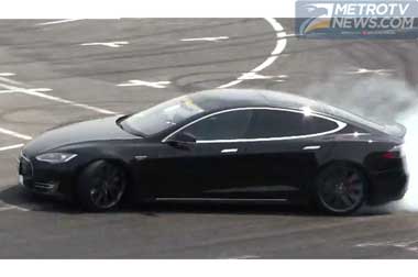 Tesla Model S, Mobil Listrik yang Handal di Ajang Drift Jepang 