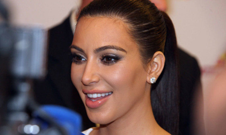 Kim Kardashian Menjadi Penata Busana Bruce Jenner