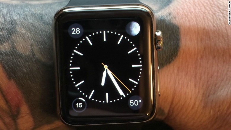 Apple Watch bermasalah saat digunakan oleh orang bertato di pergelangan tangan. (cnn)