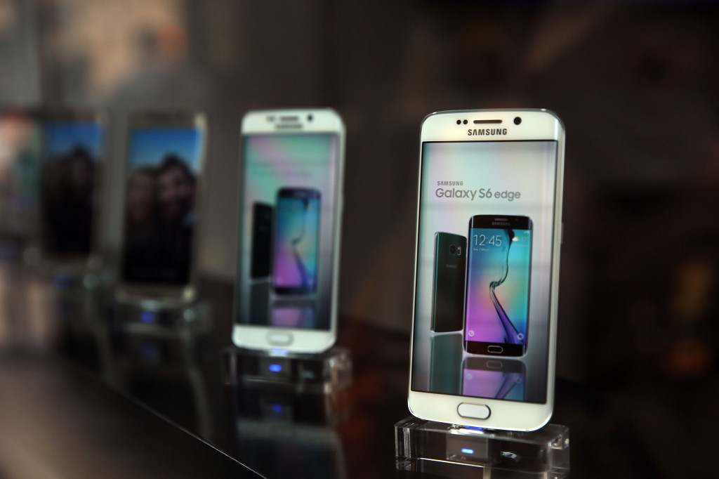 Samsung Galaxy S6 dan S6 Edge akan mendapatkan fitur Guest Mode. Spencer Platt Getty Images AFP