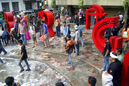 Realisasikan Hukuman, Kang Emil Kawal Ngepel Braga