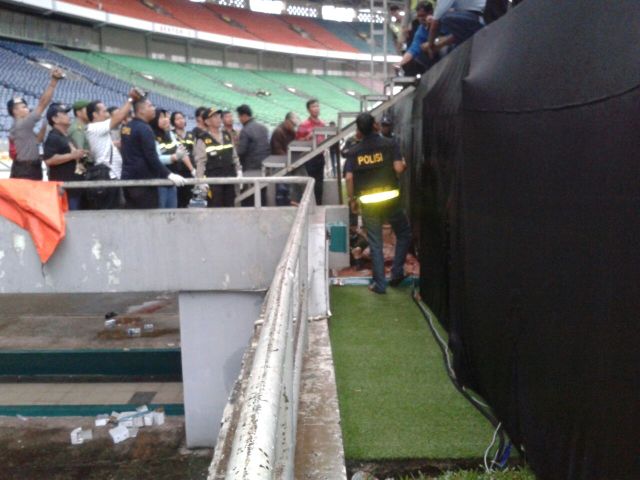 Insiden Jasad Gosong, Ahmad Dhani Setop Konser