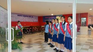 Peserta UN SMPK Penabur 2 Disambut Ucapan Semangat dari Adik Kelas