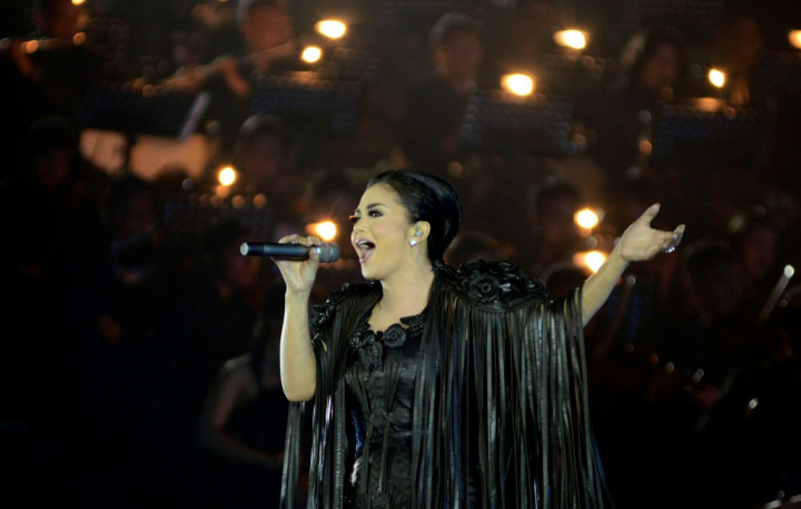 Konser Traya Dibuka KD dengan Rembulan