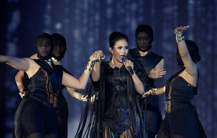 KD Menyinden dan Nyanyi Lagu Nusantara