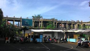 Bangunan Terbengkalai, Pelajar SMPN 73 Numpang UN