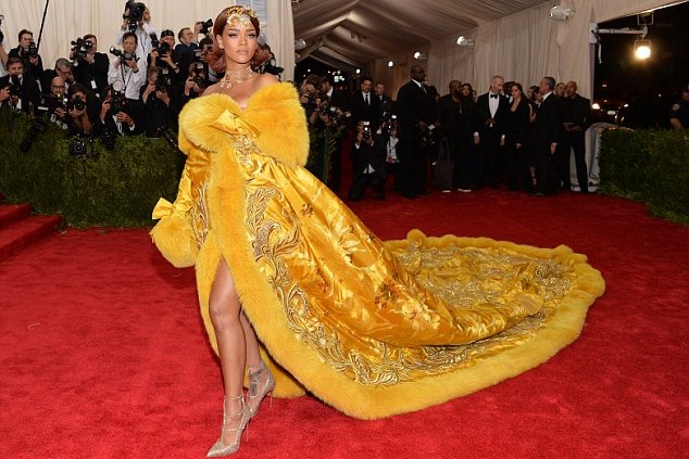 Gaun Rihanna di Met Gala 2015 Dijadikan Meme