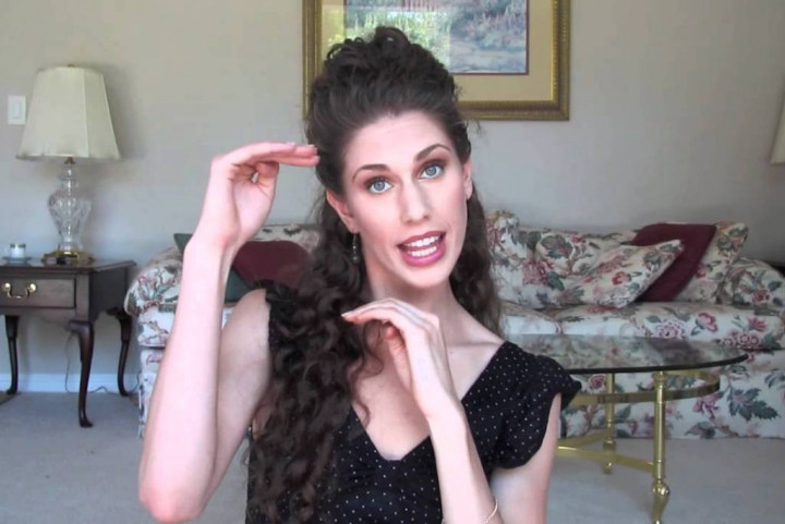 Wanita Bintang Youtube Ini Mengaku Miliki 2 Vagina