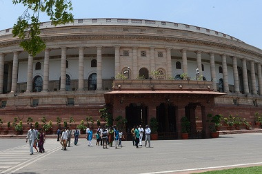 Salah Tekan Tombol Voting, 12 Pejabat India Diejek 