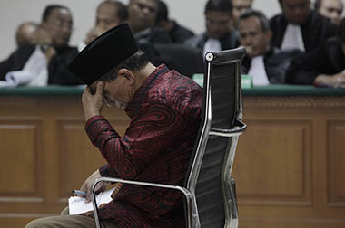 Fuad Amin Didakwa Terima Suap Rp18,050 Miliar dari PT MKS