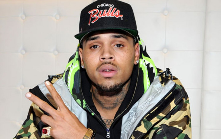 Chris Brown Kaget Ada Wanita Membobol Rumah dan Bugil di Ranjangnya