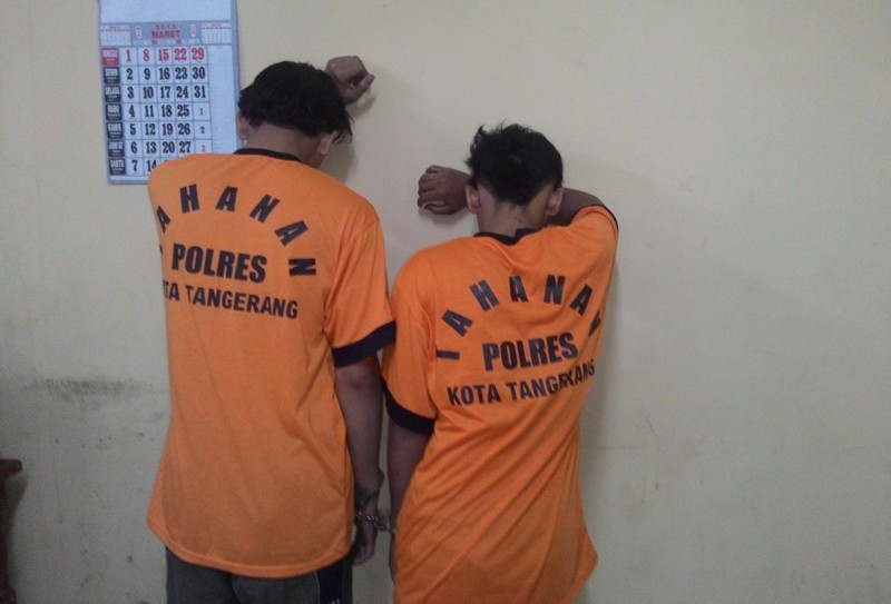 Dua pembegal yang beraksi di Pondok Aren, Tangerang, beberapa waktu lalu. Foto: MTVN/Arga Sumantri