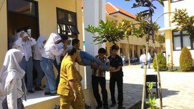 Puluhan Siswa SMKN 2 Kota Mojokerto Kesurupan