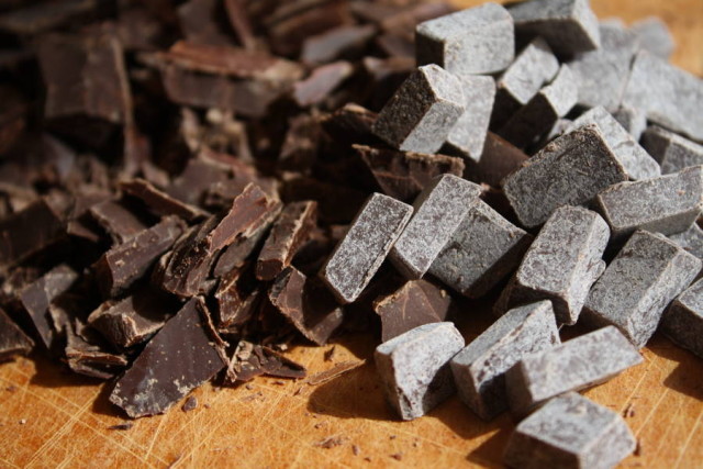 Proses blooming dinilai cukup banyak merugikan industri coklat (foto: Ubergizmo)