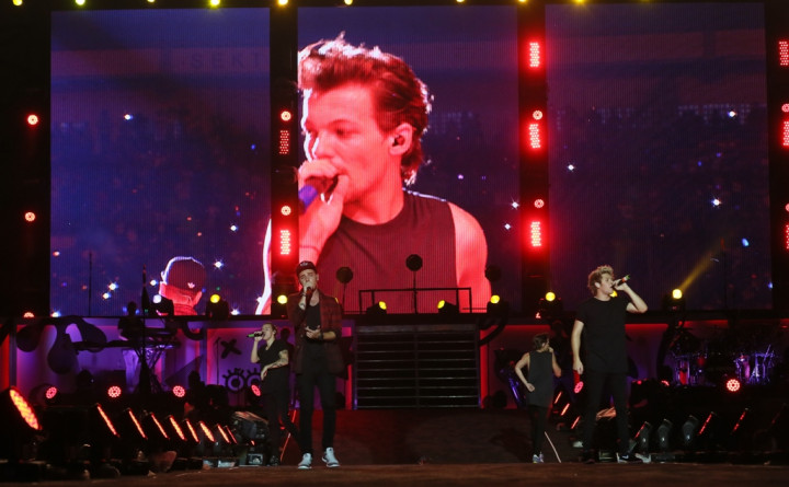 Kemunculan Perdana One Direction di Acara Award Tanpa Zayn Malik