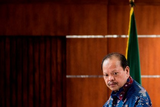 Staf: Sutan Bagikan Uang dari Waryono Karno ke Anggota Komisi VII 