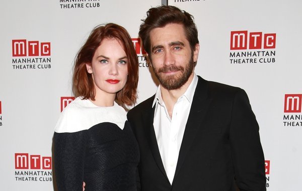 Jake Gyllenhaal Kepergok Kecup Ruth Wilson di Tempat Fitness