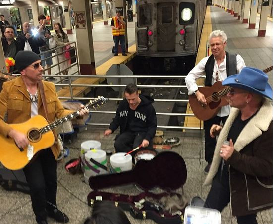 Apa Jadinya Jika U2 <i>Ngamen</i> di Stasiun Kereta? 