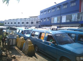 Warga Beralih ke Motor, Angkot Depok Gulung Tikar