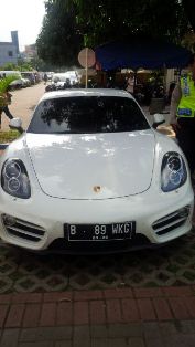 Satlantas Jakarta Utara Amankan Sebuah Mobil Porsche Bodong 
