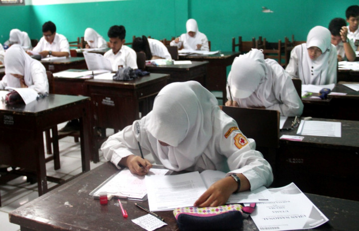 <i>Deg-Degan</i> Menunggu Pengumuman Hasil UN SMA