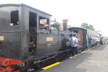 Sepur Klutuk Jaladra Bawa Rombongan JKPI Berkeliling Kota Solo