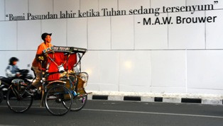 Mulai Malam ini, Jalan Asia Afrika Haram Kendaraan 