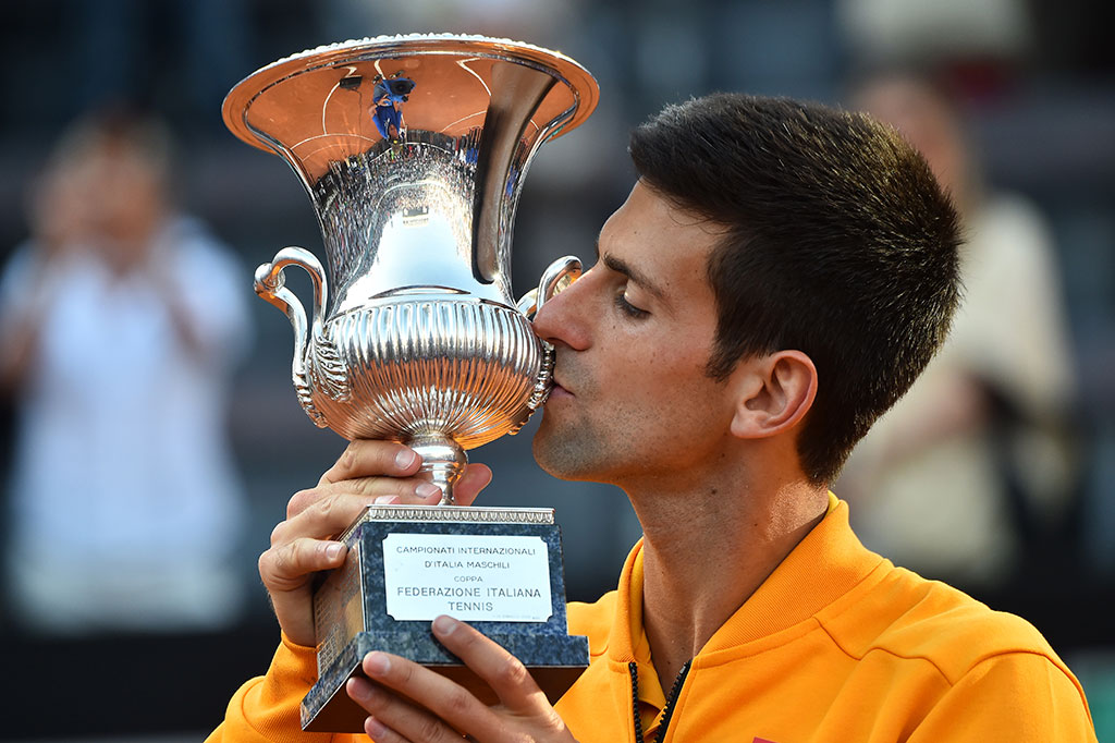 Djokovic Tundukkan Federer di Final Italia Terbuka