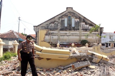 Baru 3 Hari Bekerja, Diran Tewas Tertimpa Bangunan DPPKAD Cirebon 