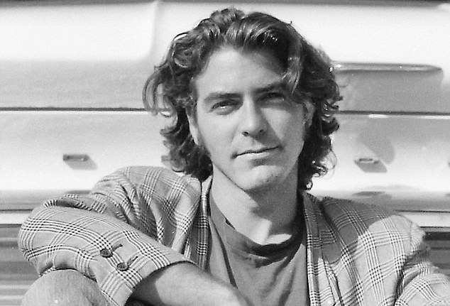 George Clooney Berambut Gondrong Saat Berusia 28