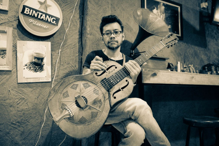 Adrian Adioetomo, Hidup dan Menghidupi Blues