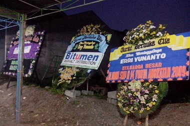 Pulang dari Merapi, Karangan Bunga Menanti Erri