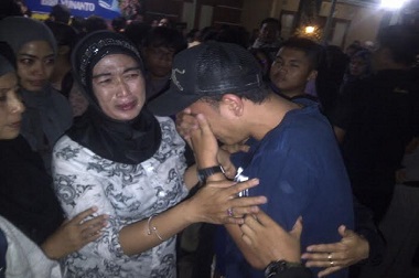Peti Jenazah Erri Yunanto Tiba, Keluarga Berduka