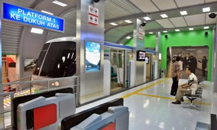 Gelar Ratas, Jokowi Bahas Pembangunan LRT Jakarta-Bandung 
