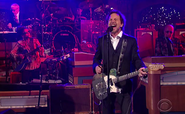 Eddie Vedder Nyanyikan Salam Perpisahan Untuk David Letterman
