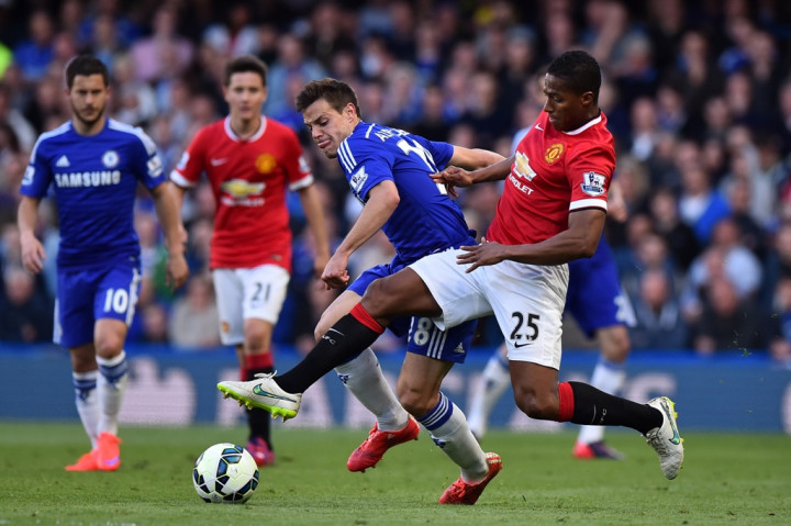 Ryan Giggs Minta Manchester United Tiru Chelsea