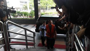 Diperiksa KPK, Jero Wacik Tak Gubris Wartawan