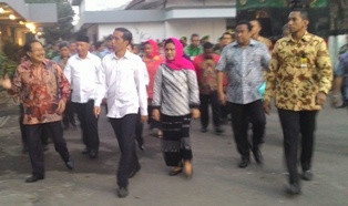 Lagu Stasiun Balapan Sambut Kedatangan Jokowi di Mojokerto