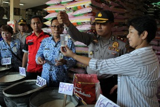 Hasil Uji Lab, Beras di Bekasi Positif Senyawa Plastik  