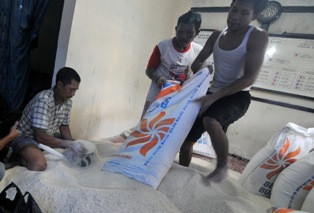 Wali Kota Bekasi: Beras Plastik Disalurkan Distributor Besar  