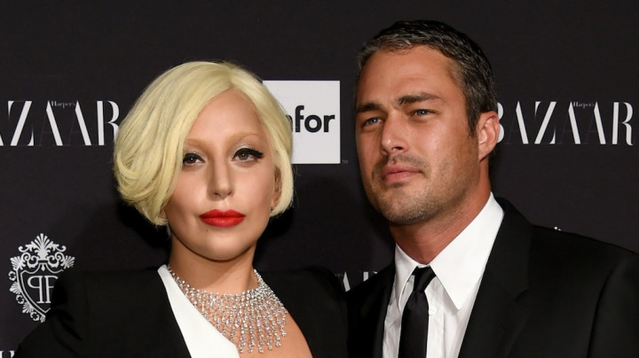 Lady Gaga Terima 30 Sketsa Gaun Pengantin dari Desainer Top Dunia