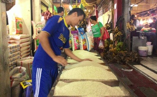 Antisipasi Beras Plastik, Pedagang di Depok Gunakan Alat Khusus 