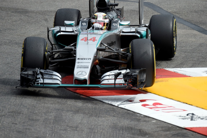 Hamilton Raih Pole Position