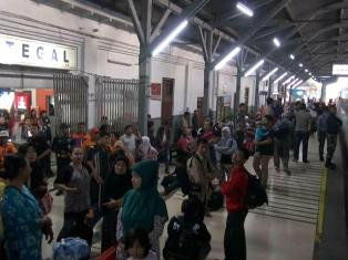Jadwal KA di Stasiun Tegal Masih Kacau Pascakecelakaan