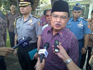 JK Bantah Bertemu Agung Laksono Malam Ini