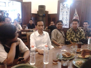Wartawan Solo Titip Kereta Kencana ke Jokowi