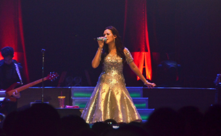 Raisa Minta Ahok Membuat Gedung Khusus Konser di Jakarta